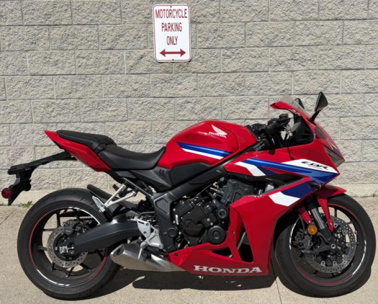 RED 2025 Honda CBR650